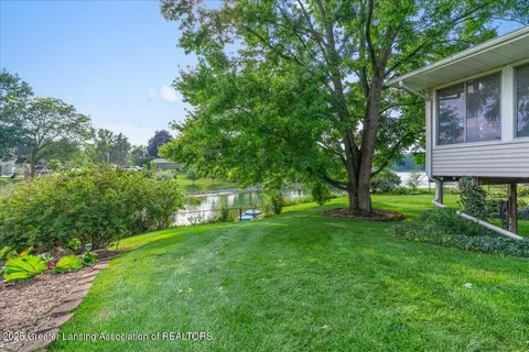 Exterior - 1122 E Geneva Dr, Dewitt, MI 48820 photo 5 of 6
