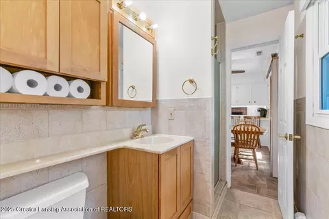 Bath - 1122 E Geneva Dr, Dewitt, MI 48820 photo 2 of 3