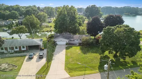 View/Area - 1122 E Geneva Dr, Dewitt, MI 48820 photo 4 of 8