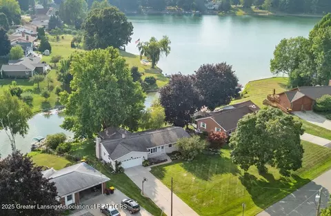 1122 E Geneva Dr, Dewitt, MI 48820