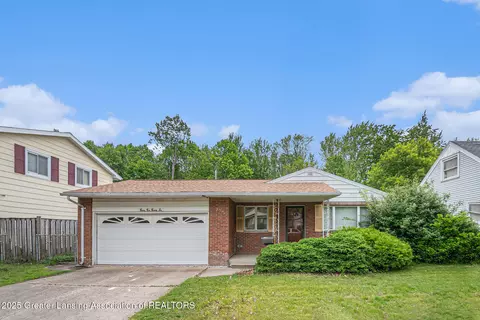 3226 Glasgow Dr, Lansing, MI 48911