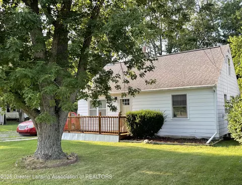 726 W Willoughby Rd, Lansing, MI 48911