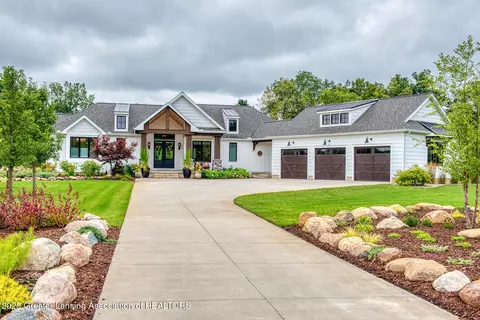1015 Lakeside Dr, Owosso, MI 48867