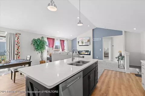 Entry Way - 6694 Castleton Dr, Grand Ledge, MI 48837 photo 2 of 3