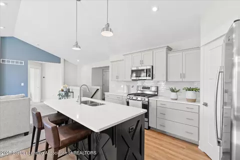 Kitchen - 6694 Castleton Dr, Grand Ledge, MI 48837 photo 1 of 2