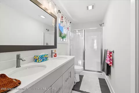 Bath - 6694 Castleton Dr, Grand Ledge, MI 48837 photo 1 of 2