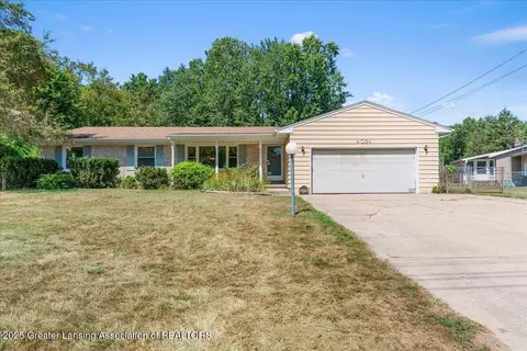 4084 N Pine Dell Dr, Lansing, MI 48911