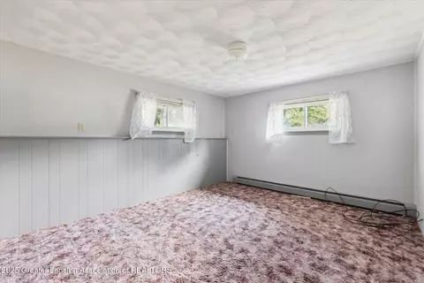 Bedroom - 15480 Boichot Rd, Lansing, MI 48906 photo 3 of 9