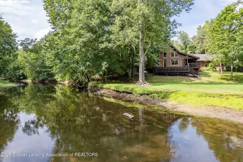 7535 W Polk Rd, Sumner, MI 48889