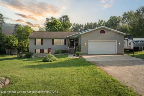 6932 E Nye Hwy, Eaton Rapids, MI 48827