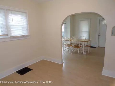 540 E Comstock St, Owosso, MI 48867 photo 10