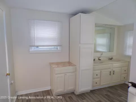540 E Comstock St, Owosso, MI 48867 photo 17