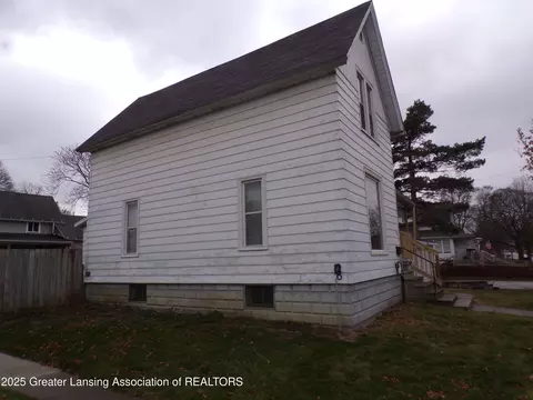 540 E Comstock St, Owosso, MI 48867 photo 5