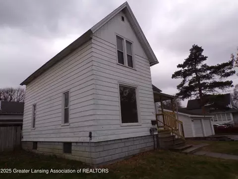 540 E Comstock St, Owosso, MI 48867 photo 4