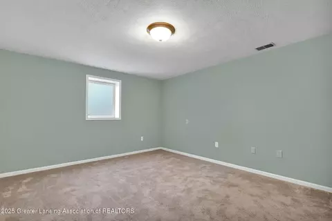 Bedroom - 12741 Ontonagon Dr, Dewitt, MI 48820 photo 6 of 7