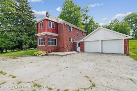 826 S Gunnell Rd, Eaton Rapids, MI 48827