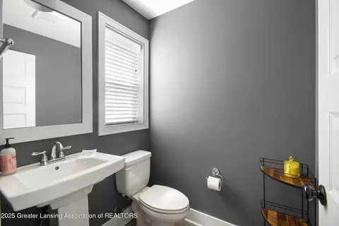 Bath - 1587 Wellman Rd, Dewitt, MI 48820 photo 1 of 5