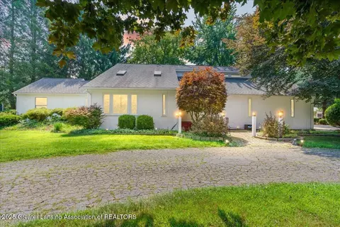 2015 Sunset Dr, Owosso, MI 48867