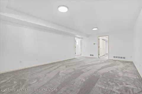 6526 Springtree Ln #30, Lansing, MI 48917 photo 24