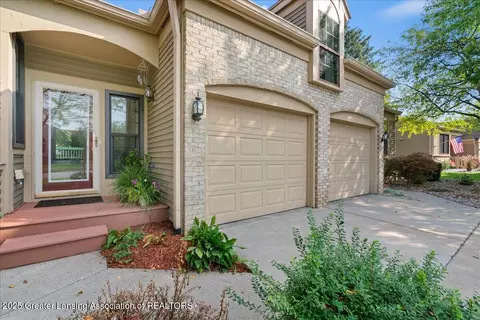 6526 Springtree Ln #30, Lansing, MI 48917 photo 4