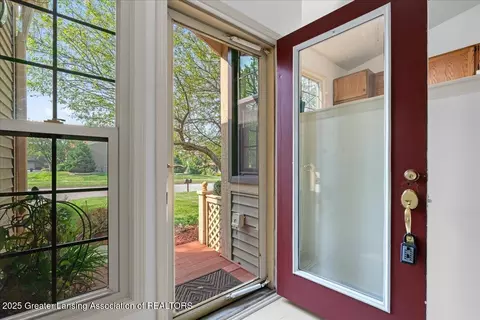 6526 Springtree Ln #30, Lansing, MI 48917 photo 5