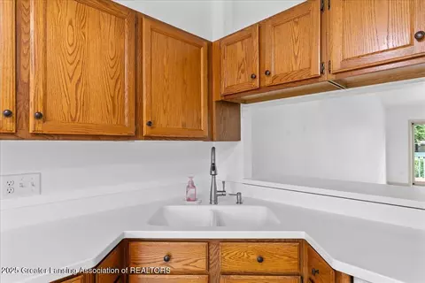 6526 Springtree Ln #30, Lansing, MI 48917 photo 9