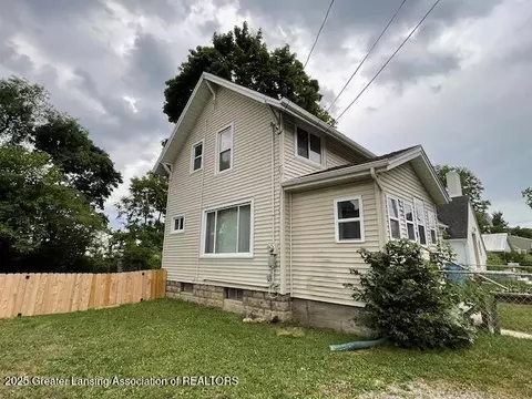 911 Dakin St, Lansing, MI 48912