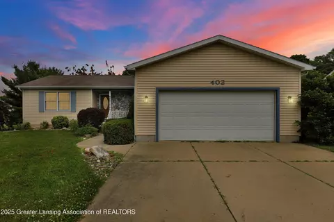 402 W Rolfe St, Perry, MI 48872