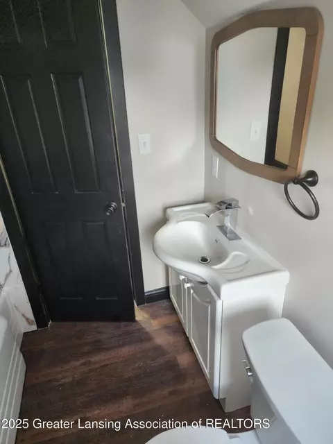 Bath - 2500 Gary Ave, Lansing, MI 48906 photo 2 of 6