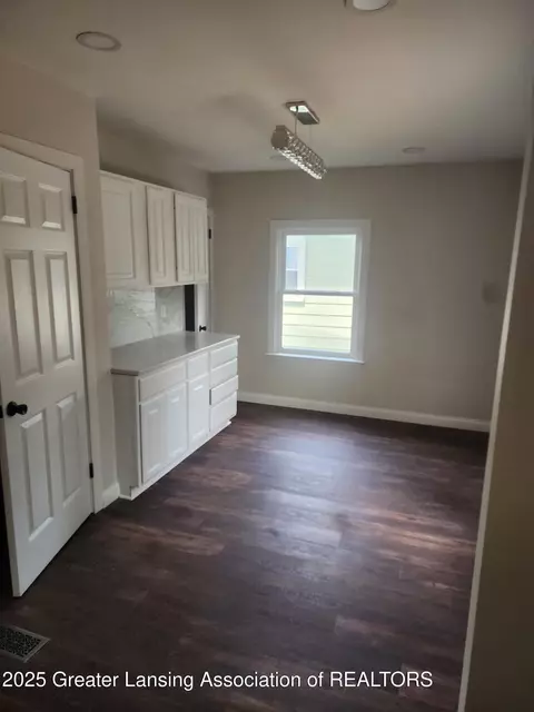 Entry Way - 2500 Gary Ave, Lansing, MI 48906 photo 2 of 13