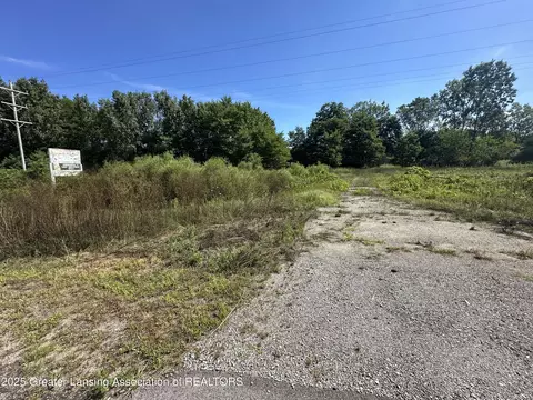 1470 N Cedar St, Mason, MI 48854