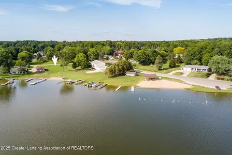 17 S Skyline Dr, Perrinton, MI 48871