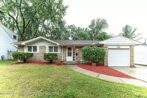 2706 Montego Dr, Lansing, MI 48912