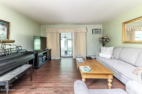 526 Red Cedar Blvd, Williamston, MI 48895 photo 5