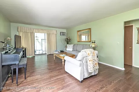 526 Red Cedar Blvd, Williamston, MI 48895 photo 6