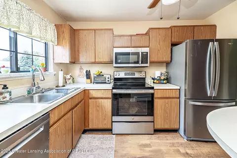 526 Red Cedar Blvd, Williamston, MI 48895 photo 9