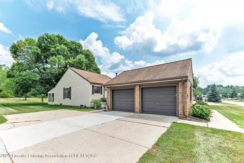 526 Red Cedar Blvd, Williamston, MI 48895