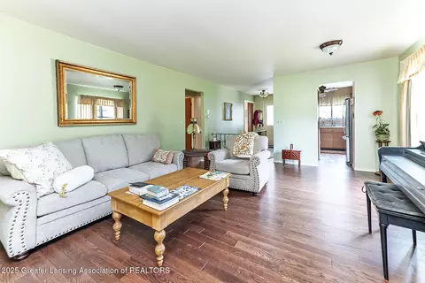 526 Red Cedar Blvd, Williamston, MI 48895 photo 7