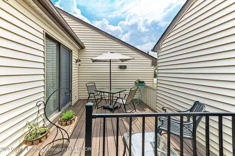 526 Red Cedar Blvd, Williamston, MI 48895 photo 3