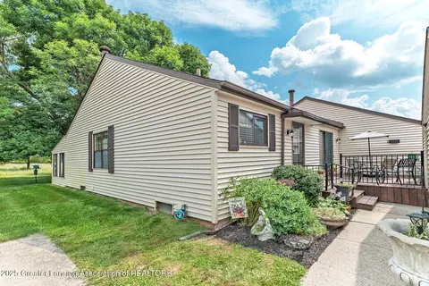 526 Red Cedar Blvd, Williamston, MI 48895 photo 2