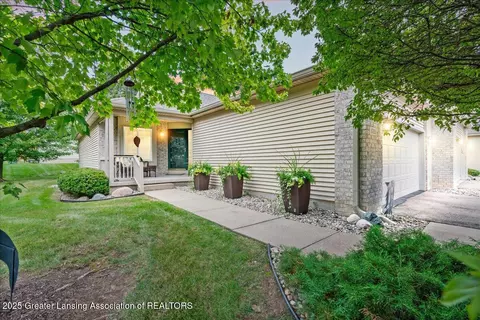 1711 Willow Creek Dr #25, Lansing, MI 48917