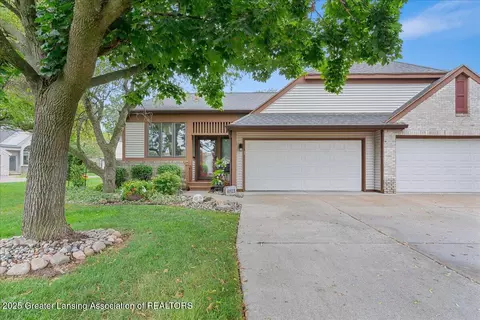 6923 Springtree Ln #143, Lansing, MI 48917