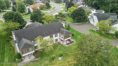 View/Area - 6923 Springtree Ln #143, Lansing, MI 48917 photo 8 of 9