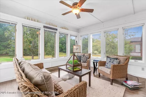 Exterior - 6923 Springtree Ln #143, Lansing, MI 48917 photo 6 of 9