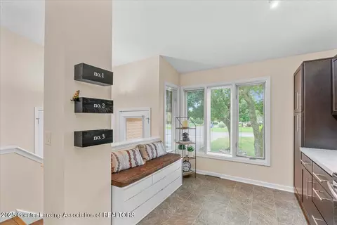 Entry Way - 6923 Springtree Ln #143, Lansing, MI 48917 photo 4 of 4
