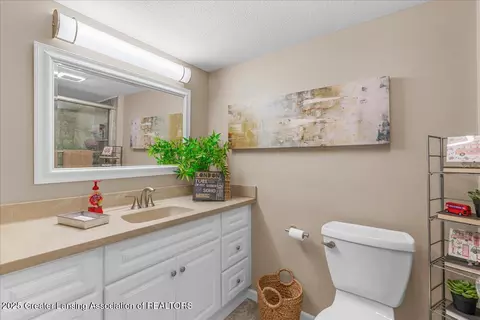 Bath - 6923 Springtree Ln #143, Lansing, MI 48917 photo 1 of 2