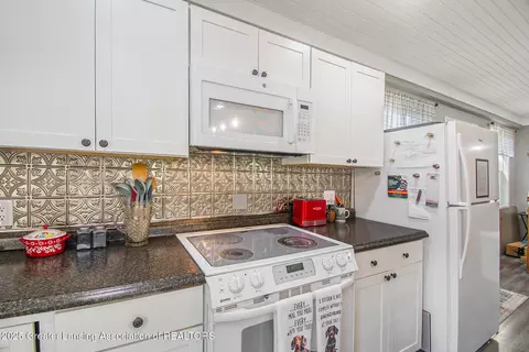 Kitchen - 14933 Howard Rd, Concord, MI 49237 photo 2 of 2