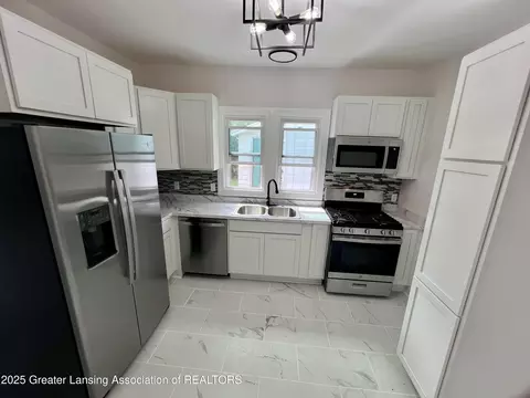 1139 W Kalamazoo St, Lansing, MI 48915