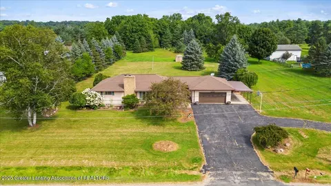 9855 E Vermontville Hwy, Dimondale, MI 48821