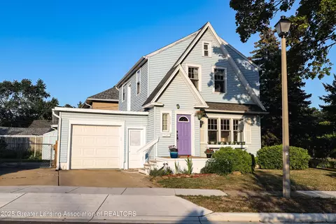 2615 Wayburn Rd, Lansing, MI 48910